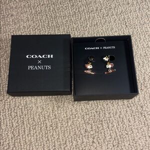 Rare NWT Coach X Peanuts Snoopy Ski Huggies Gold Dangle Earrings ♥️⛷️🐾🖤